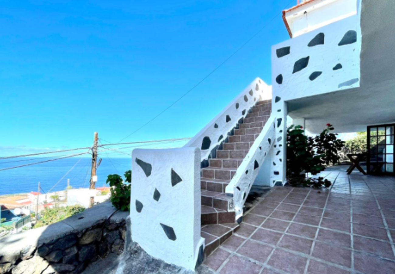 Cottage in Frontera - Modern country house in the village of Los Llanillos with beautiful views