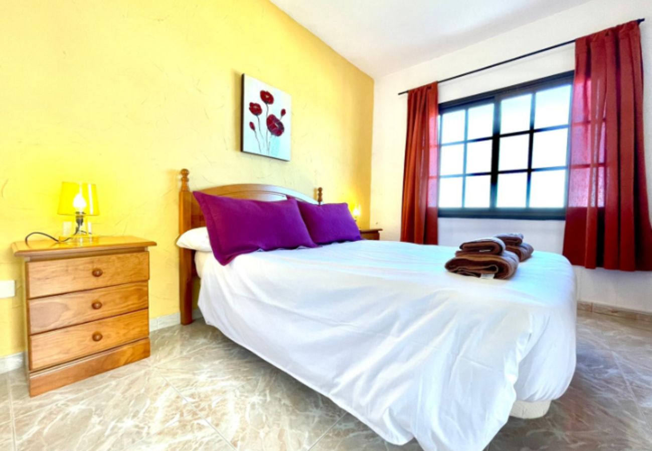 Cottage in Frontera - Modern country house in the village of Los Llanillos with beautiful views