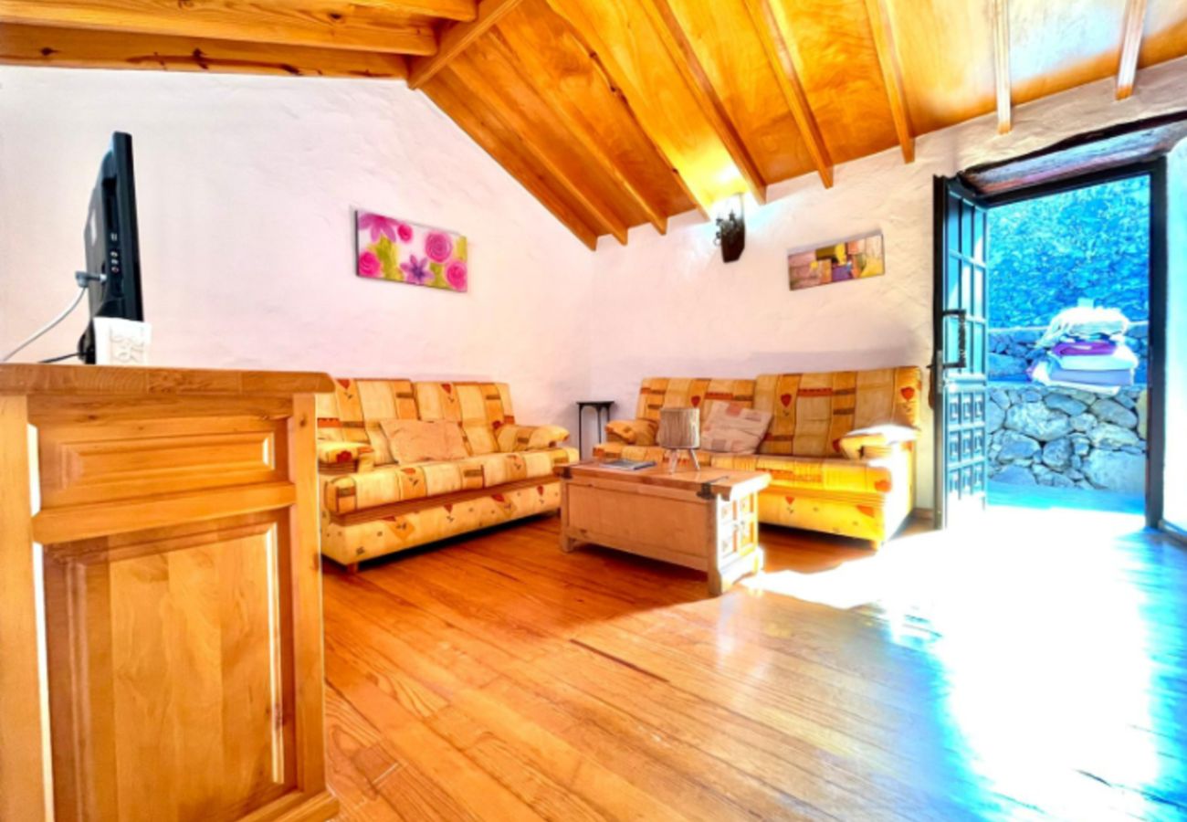 Cottage in Frontera - Modern country house in the village of Los Llanillos with beautiful views