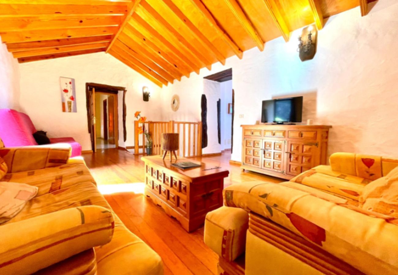 Cottage in Frontera - Modern country house in the village of Los Llanillos with beautiful views