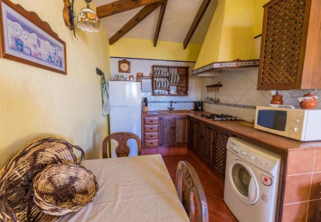 Cottage in Isora -  Cozy Rural House with Beautiful Views and BBQ for an Ideal Stay Cottage in Isora -  Cozy Rural House with Beautiful Views and BBQ for an Ideal Stay