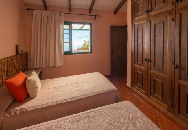 Cottage in Isora -  Cozy Rural House with Beautiful Views and BBQ for an Ideal Stay Cottage in Isora -  Cozy Rural House with Beautiful Views and BBQ for an Ideal Stay