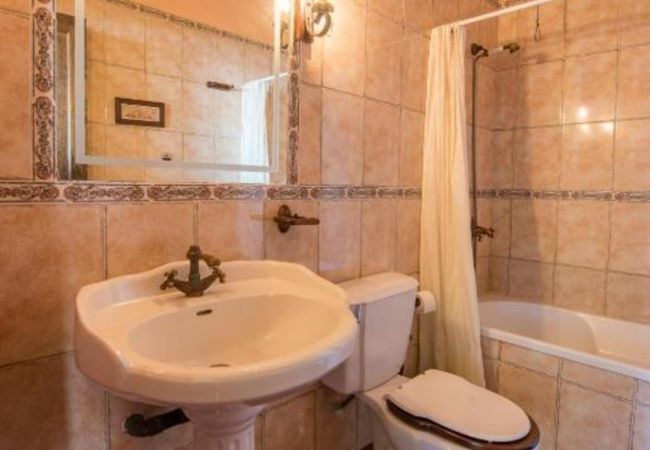 Cottage in Isora -  Cozy Rural House with Beautiful Views and BBQ for an Ideal Stay Cottage in Isora -  Cozy Rural House with Beautiful Views and BBQ for an Ideal Stay