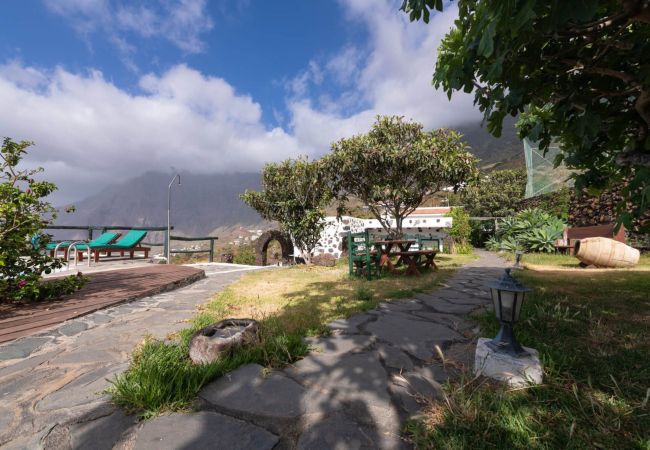 Aparthotel in Frontera - Stunning apartment with sea and mountain views, tennis, and WiFi Aparthotel in Frontera - Stunning apartment with sea and mountain views, tennis, and WiFi