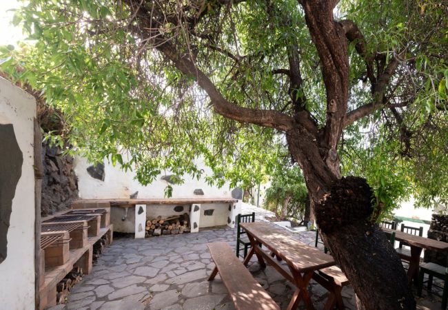 Aparthotel in Frontera - Stunning apartment with sea and mountain views, tennis, and WiFi Aparthotel in Frontera - Stunning apartment with sea and mountain views, tennis, and WiFi