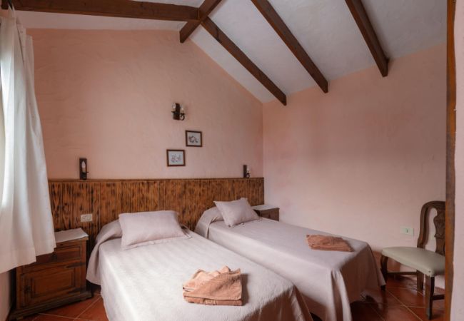 Cottage in Isora - Rural House with Beautiful Views in El Hierro Cottage in Isora - Rural House with Beautiful Views in El Hierro