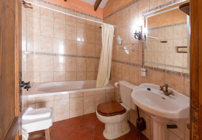 Cottage in Isora - Rural House with Beautiful Views in El Hierro Cottage in Isora - Rural House with Beautiful Views in El Hierro