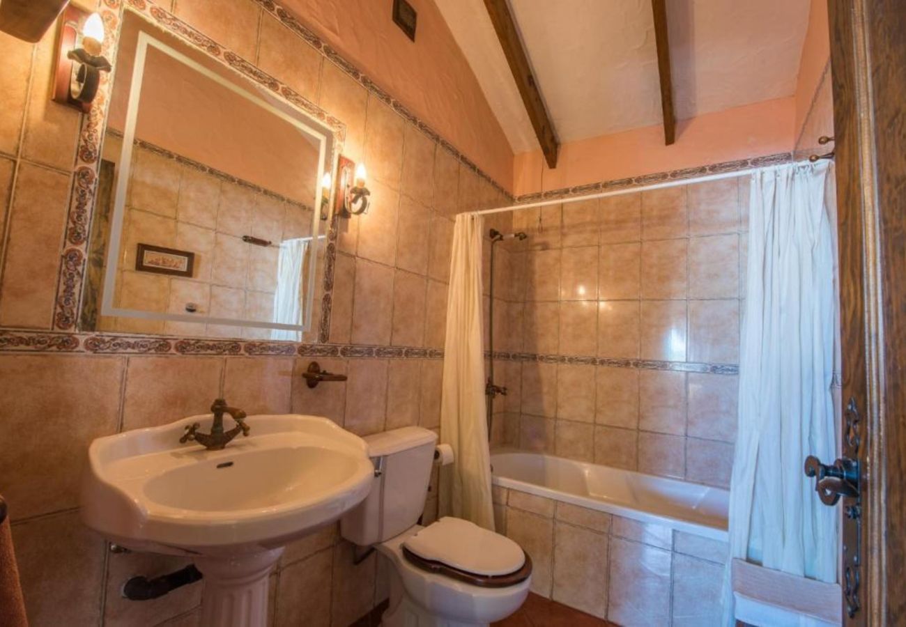 Cottage in Isora - Rural house with beautiful views BBQ Wifi