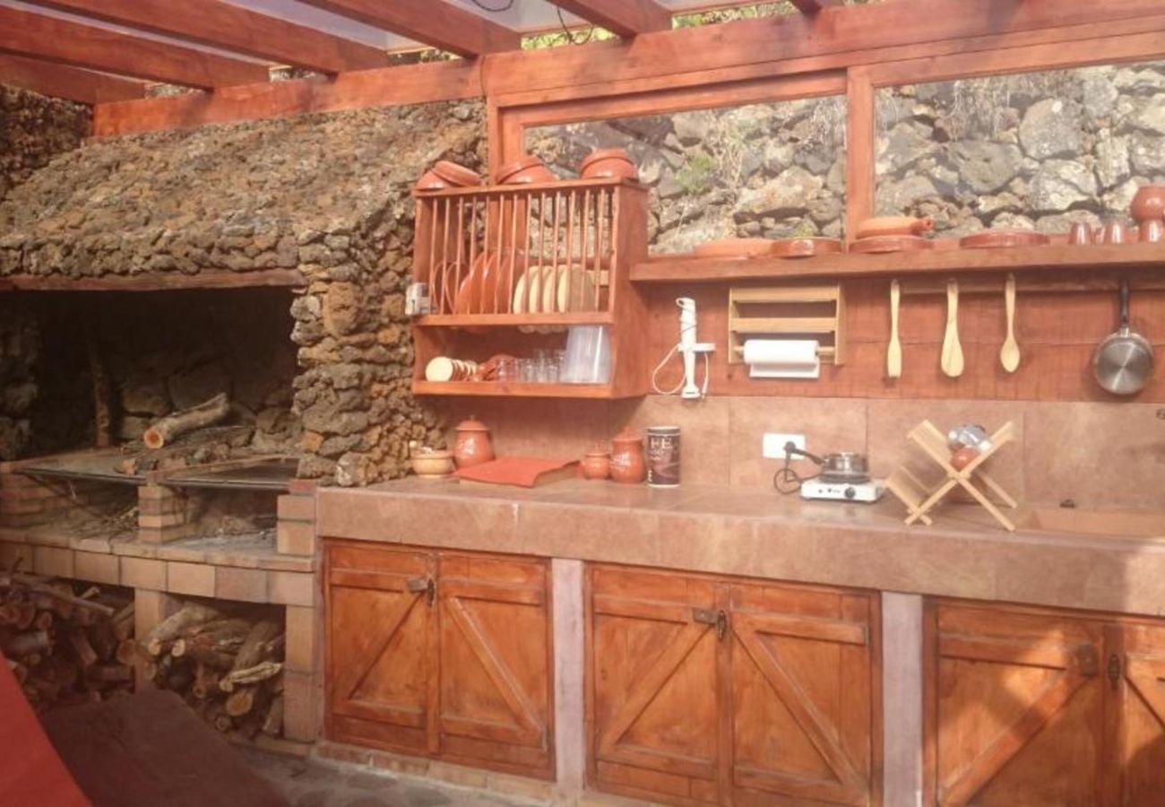 Cottage in Isora - Rural house with beautiful views BBQ Wifi