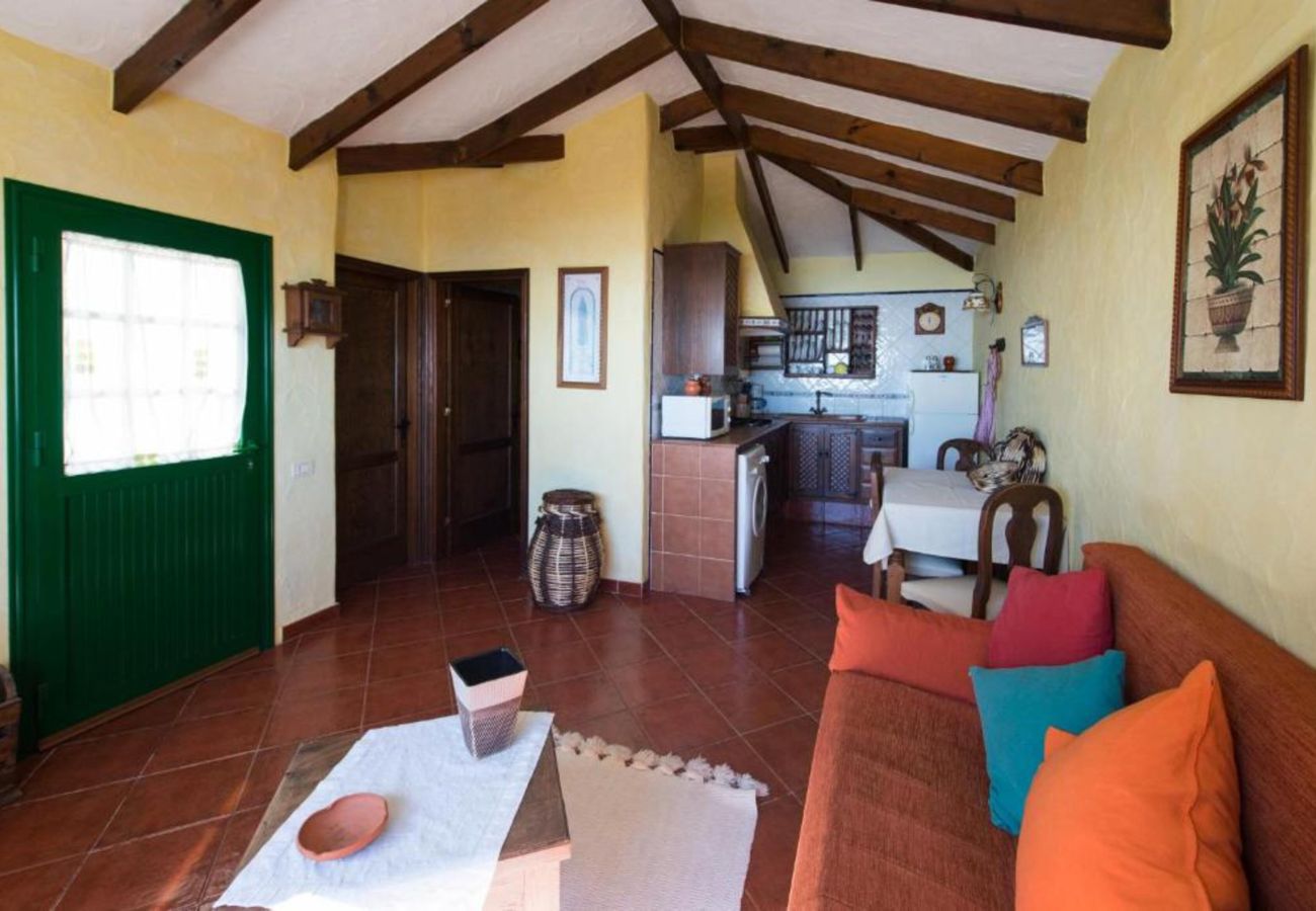 Cottage in Isora - Rural house with beautiful views BBQ Wifi