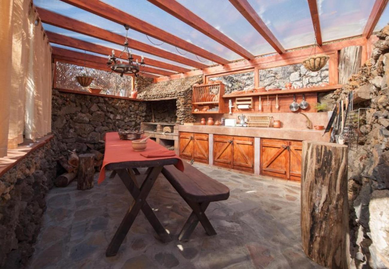 Cottage in Isora - Rural house with beautiful views BBQ Wifi