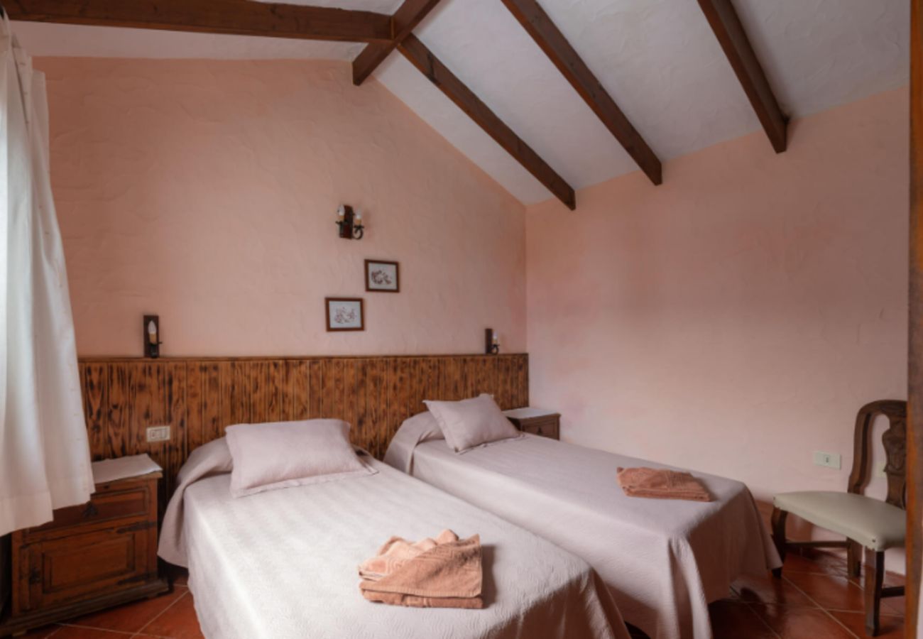 Cottage in Isora - Rural house with beautiful views BBQ Wifi