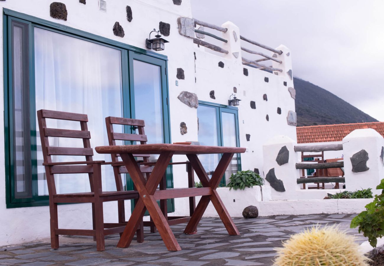 Apartment in Frontera - edible views of the sea and mountains, Tennis, Pool BBQ