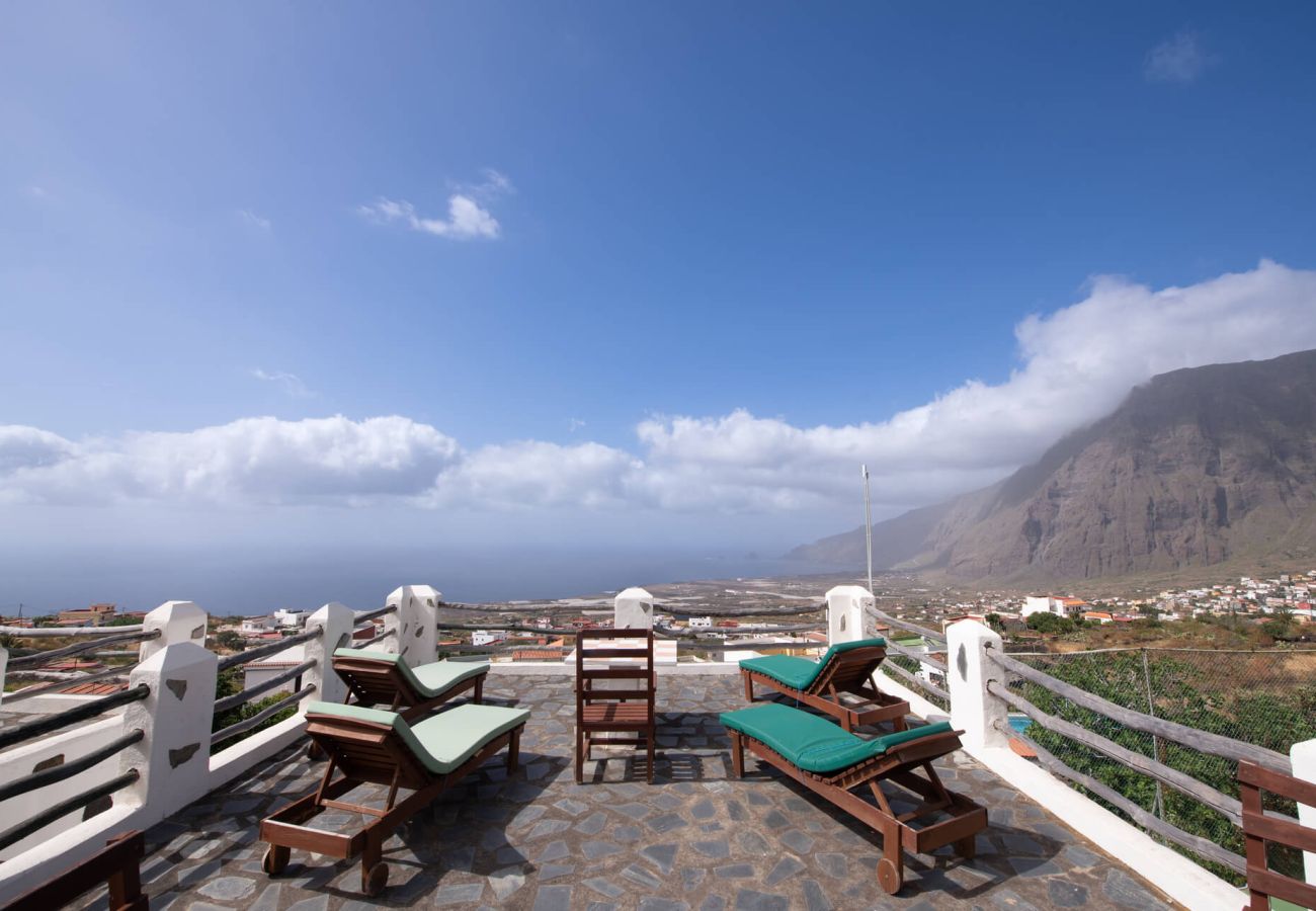 Apartment in Frontera - edible views of the sea and mountains, Tennis, Pool BBQ