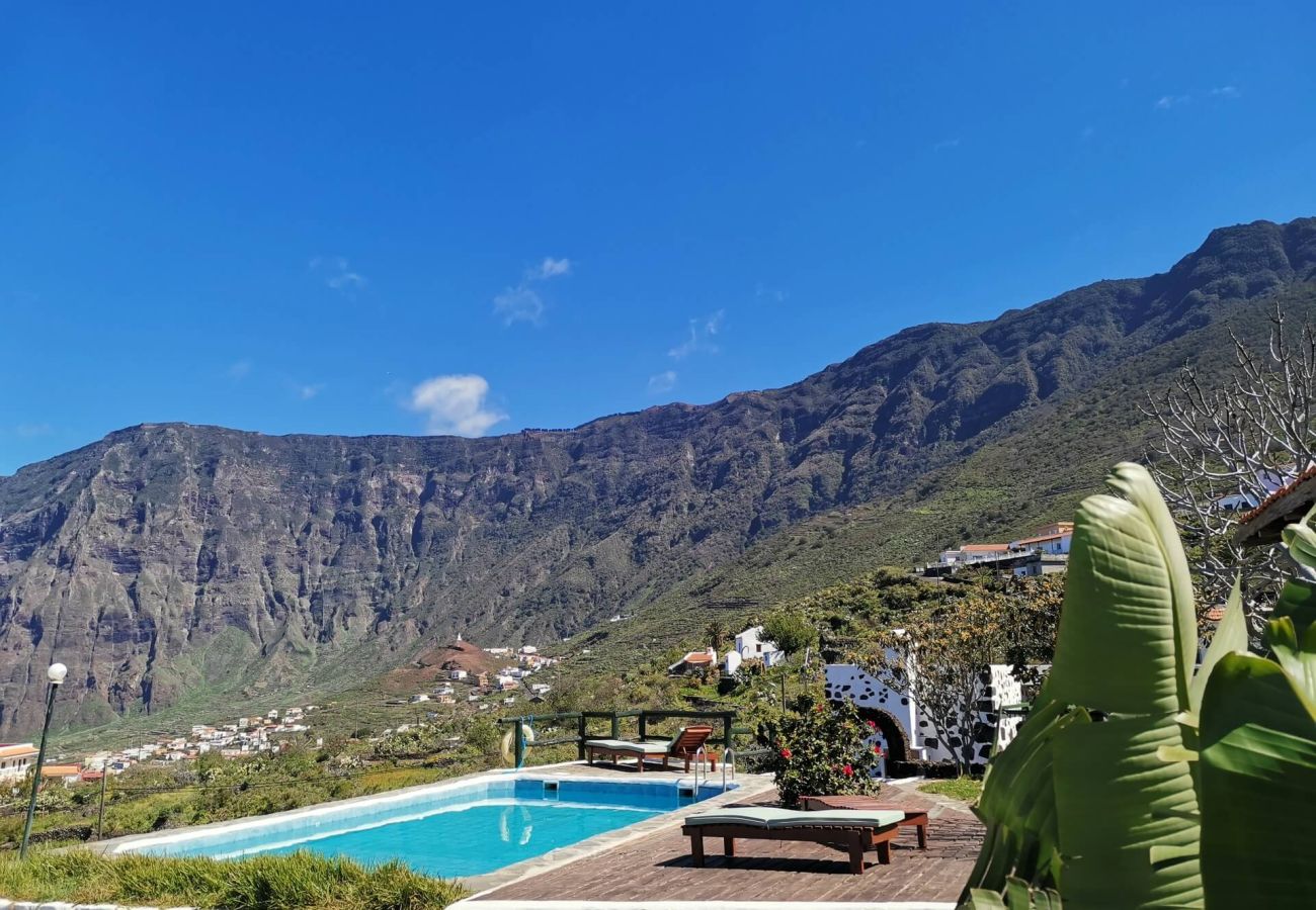 Apartment in Frontera - edible views of the sea and mountains, Tennis, Pool BBQ