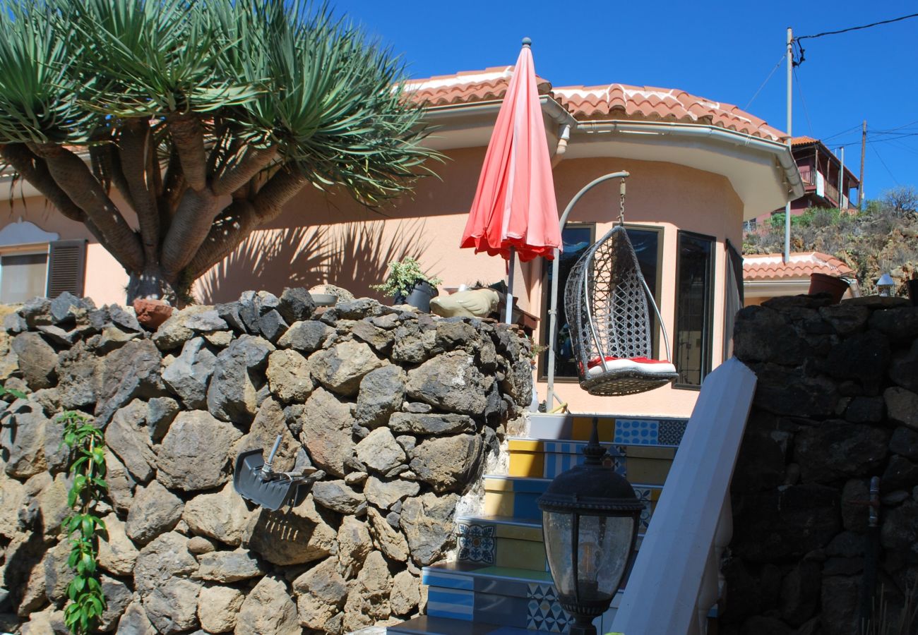 Apartment in Icod de los Vinos - Stunning sea views in this studio with terrace, pool, BBQ