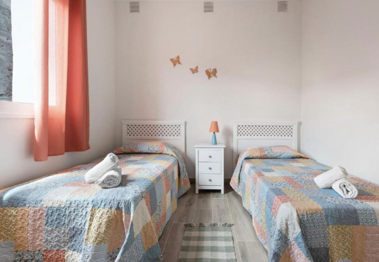 Cottage in Garachico - Modern House with beautiful Views of Teide for up to 4 people