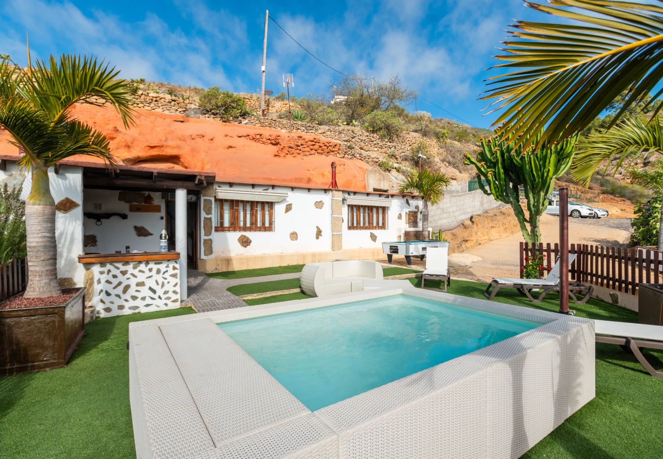 House in Arico -  Beautiful Luxury Cave House with private pool