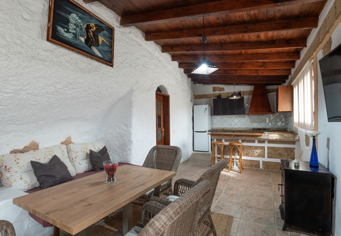 House in Arico -  Beautiful Luxury Cave House with private pool