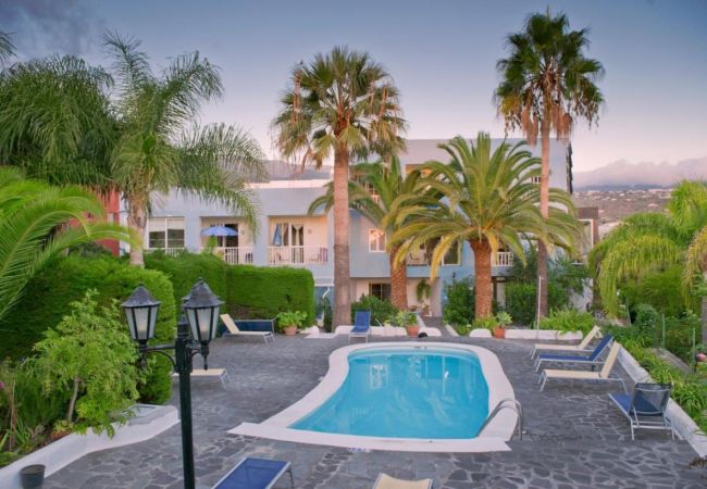 Aparthotel in Los Llanos de Aridane - Elegant Apartment with Pool and Garden (Ideal for 2) Aparthotel in Los Llanos de Aridane - Elegant Apartment with Pool and Garden (Ideal for 2)