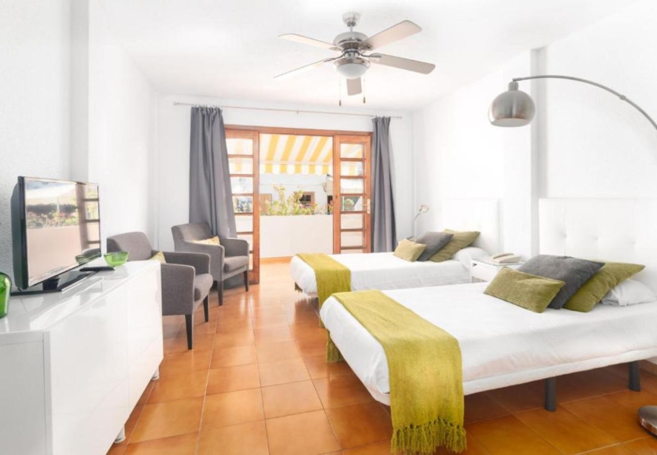 Apartment in Playa de Las Americas - Cozy studio with private terrace and pool