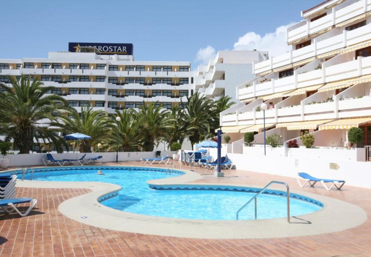Apartment in Playa de Las Americas - Cozy studio with private terrace and pool