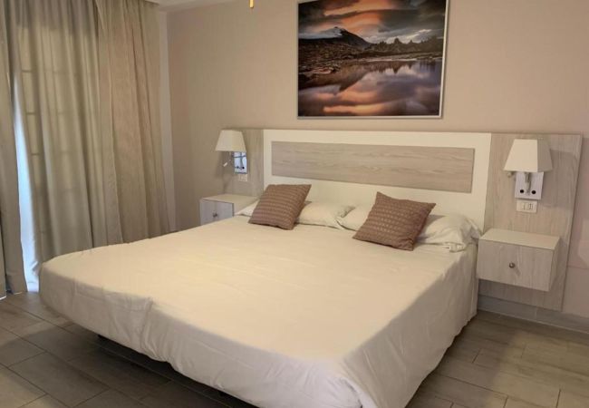 Aparthotel in Playa de Las Americas - Modern Suite in Playa de Las Américas with Pool and near the Sea Aparthotel in Playa de Las Americas - Modern Suite in Playa de Las Américas with Pool and near the Sea