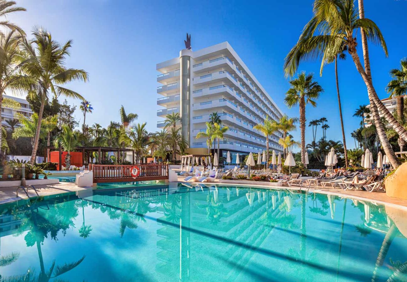 Rent by room in Playa del Ingles - Standard Room with View in an Exclusive Resort in La Palma