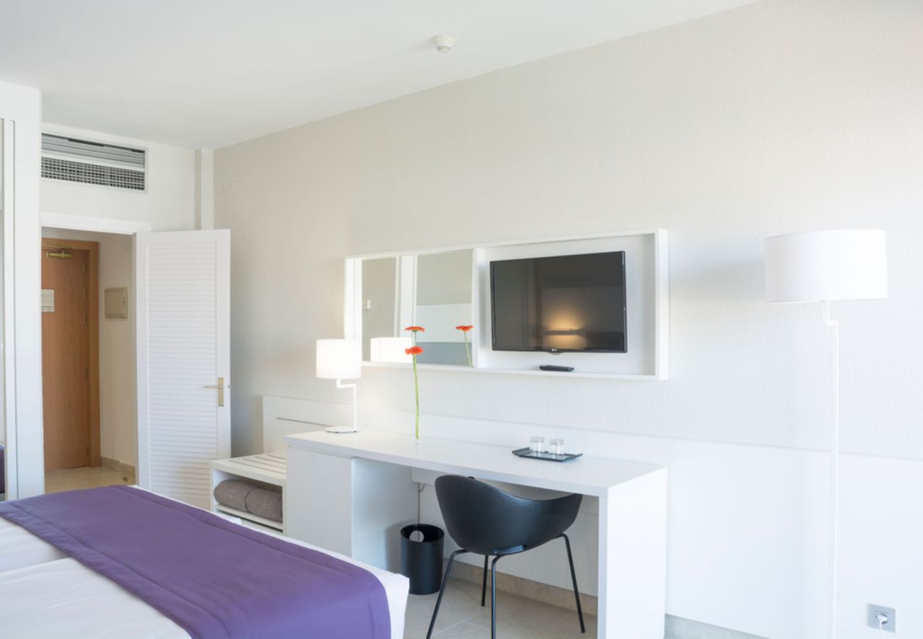 Rent by room in Playa del Ingles - Standard Room with View in an Exclusive Resort in La Palma