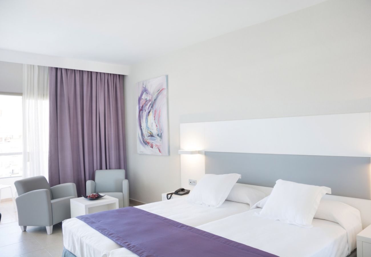 Rent by room in Playa del Ingles - Standard Room with View in an Exclusive Resort in La Palma