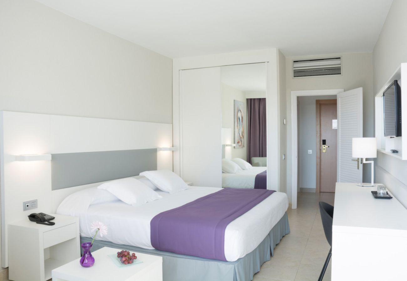 Rent by room in Playa del Ingles - Standard Room with View in an Exclusive Resort in La Palma