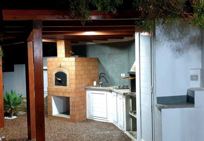 Aparthotel in Santa Cruz de Tenerife - Comfortable Apartment for 4: Art and Pool to Enjoy Aparthotel in Santa Cruz de Tenerife - Comfortable Apartment for 4: Art and Pool to Enjoy