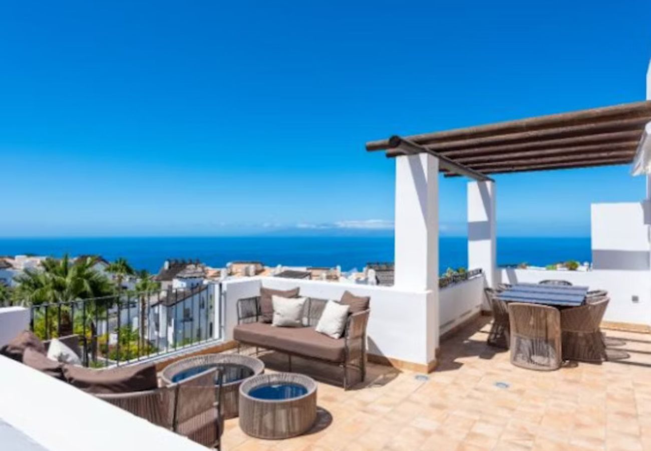 Aparthotel in Guía de Isora - 2-Bedroom Suite with Ocean View, Terrace & Full Kitchen