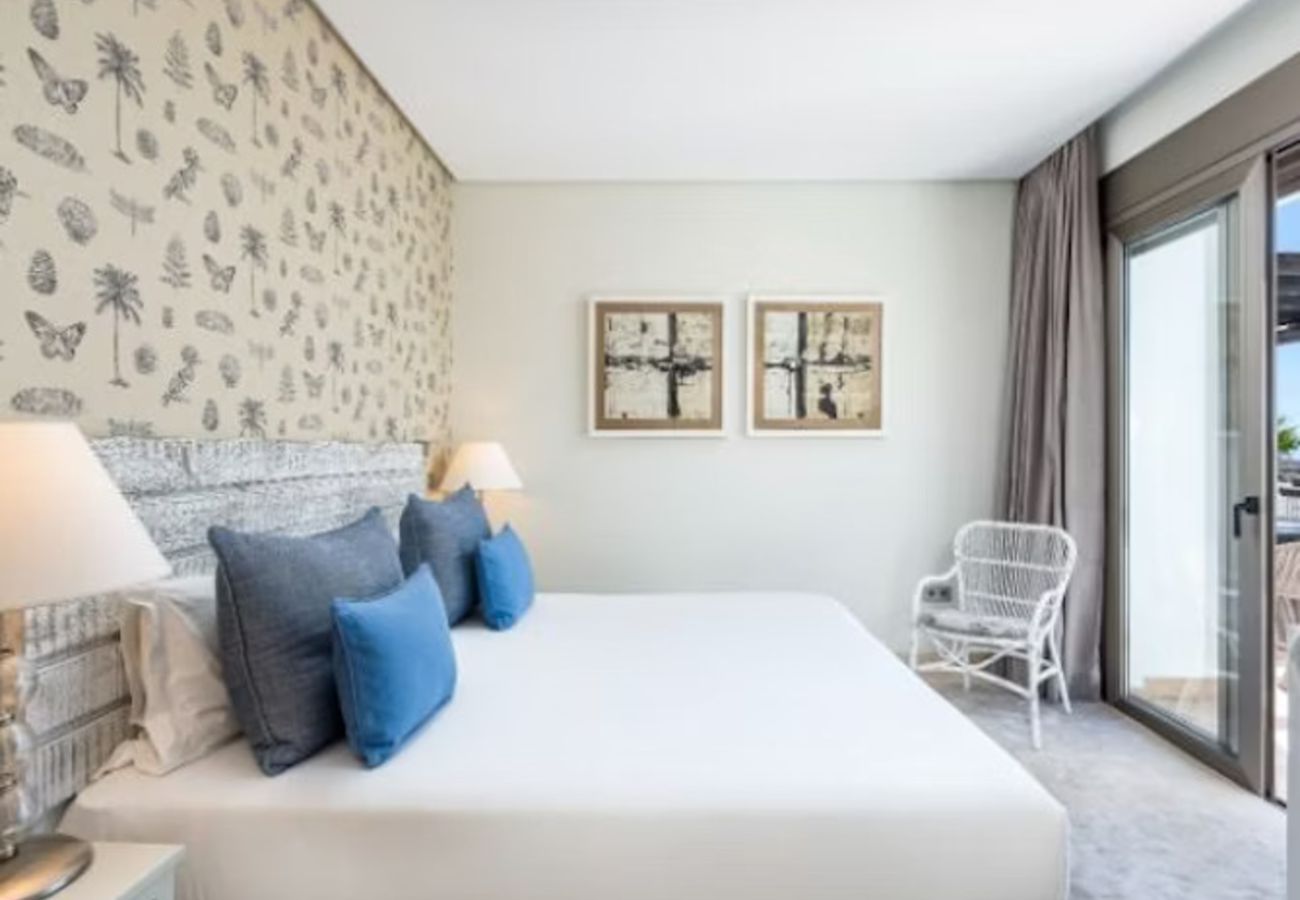 Aparthotel in Guía de Isora - 2-Bedroom Suite with Terrace & Partial Ocean View – South Tenerife