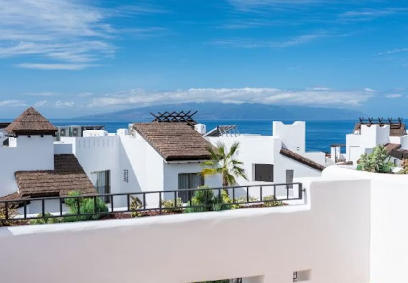 Aparthotel in Guía de Isora - 2-Bedroom Suite with Terrace & Partial Ocean View – South Tenerife