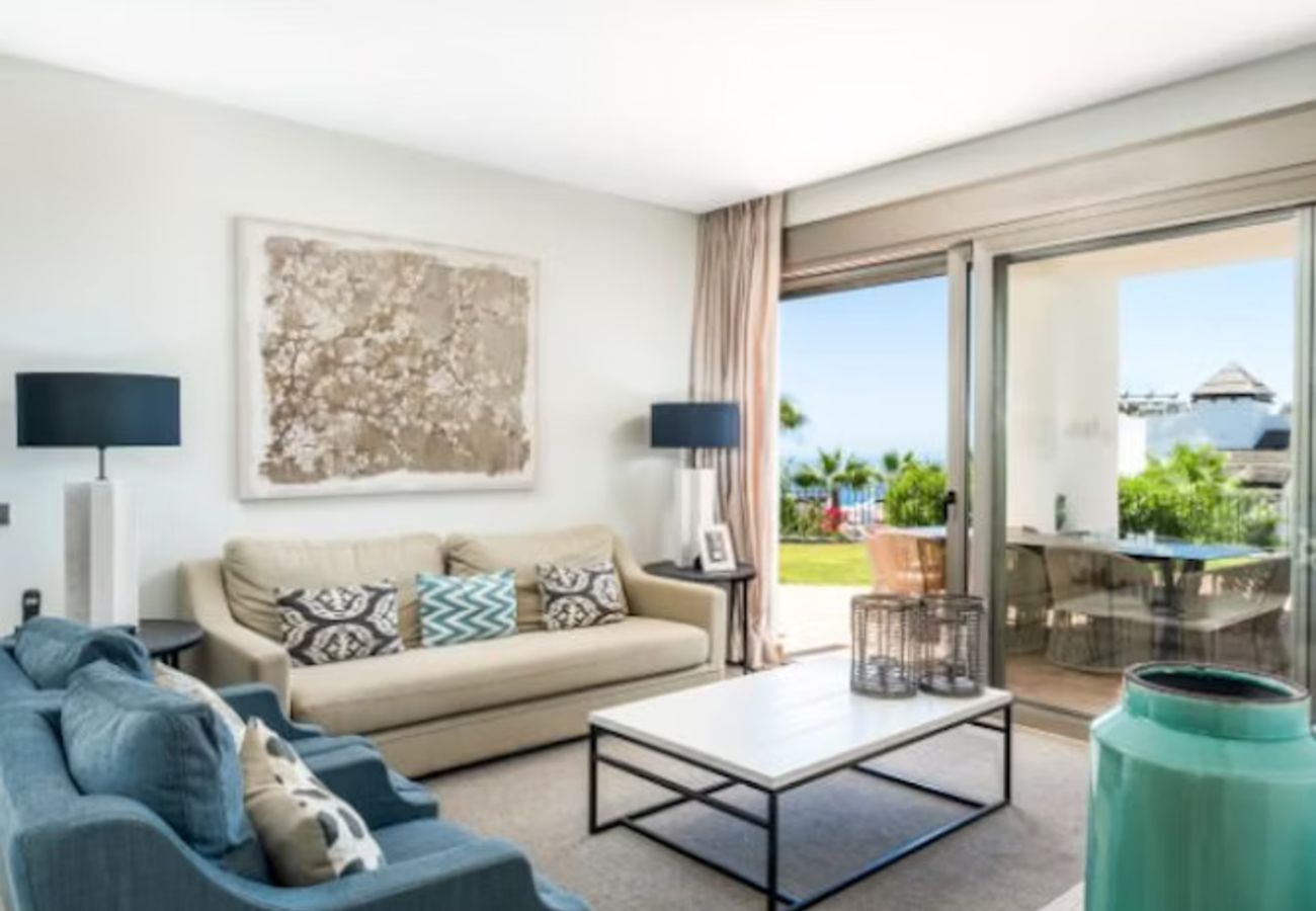 Aparthotel in Guía de Isora - 3-Bedroom Suite with Private Jacuzzi and Sea View