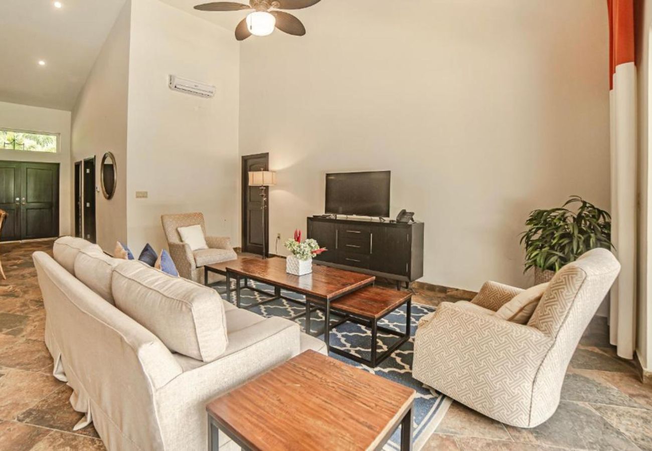 Aparthotel in Bocas del Toro - Luxury Beachfront Villa with Private Pool and Direct Beach Access in Bocas del Toro