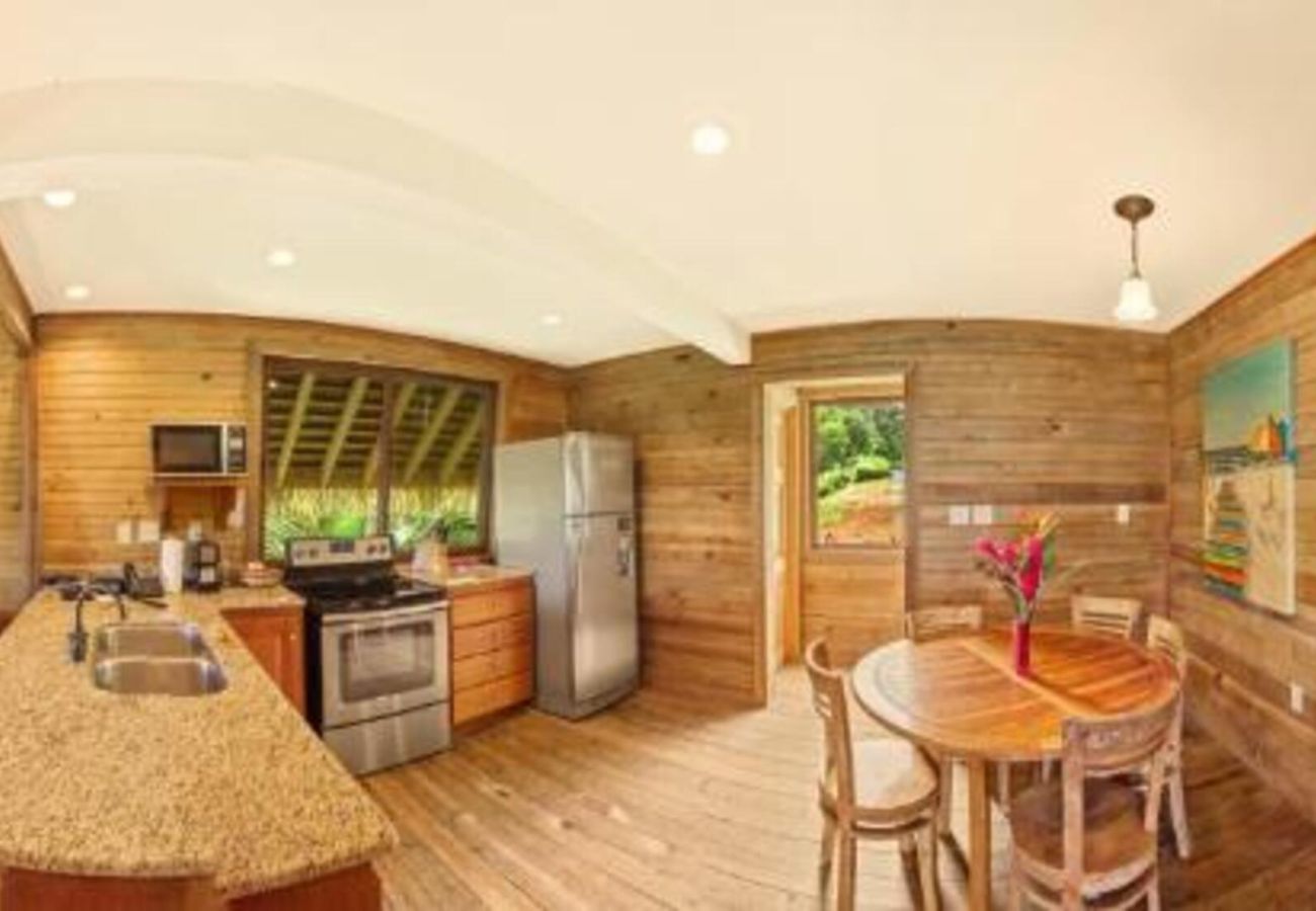 Aparthotel in Bocas del Toro - Balinese-Style 2-Bedroom Bungalow with Pool and Ocean View in the Jungle of Bocas del Toro