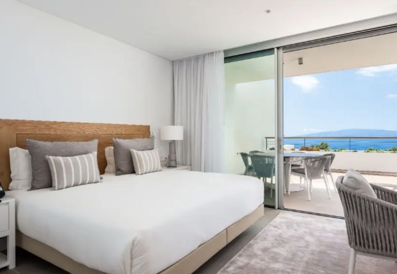 Aparthotel in Guía de Isora - Incredible 3-bedroom Suite with sea view