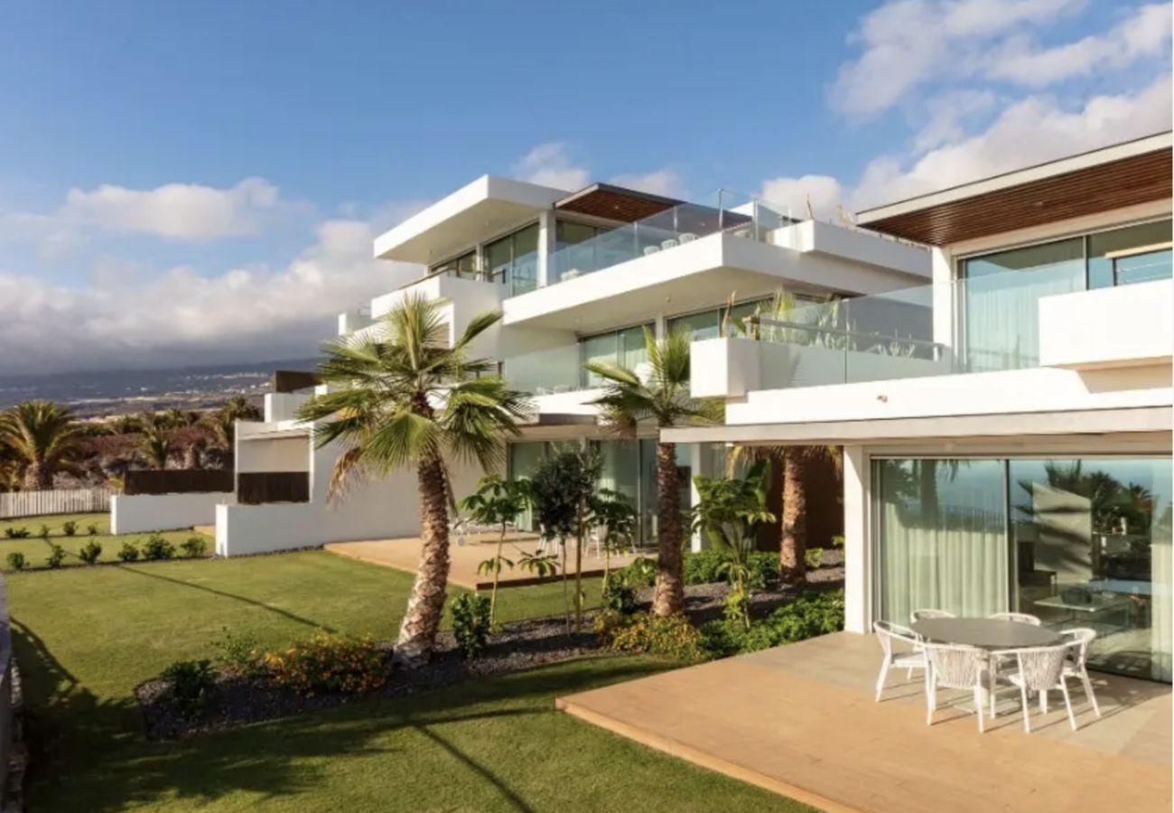 Aparthotel in Guía de Isora - Incredible 3-bedroom Suite with sea view