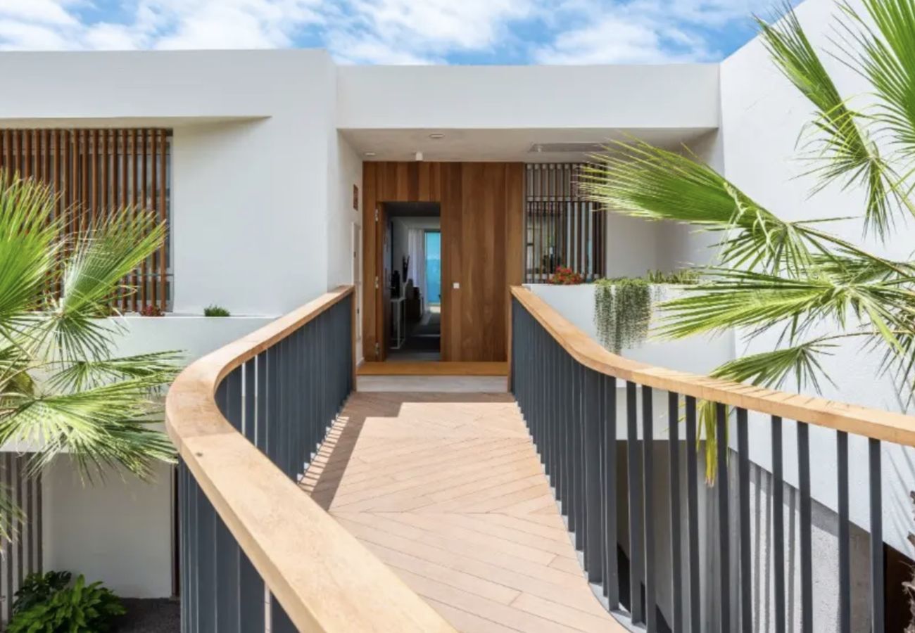 Aparthotel in Guía de Isora - Incredible 3-bedroom Suite with sea view