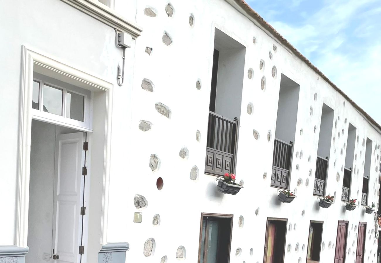 Aparthotel in Hermigua - Beautiful accommodation in Hermigua