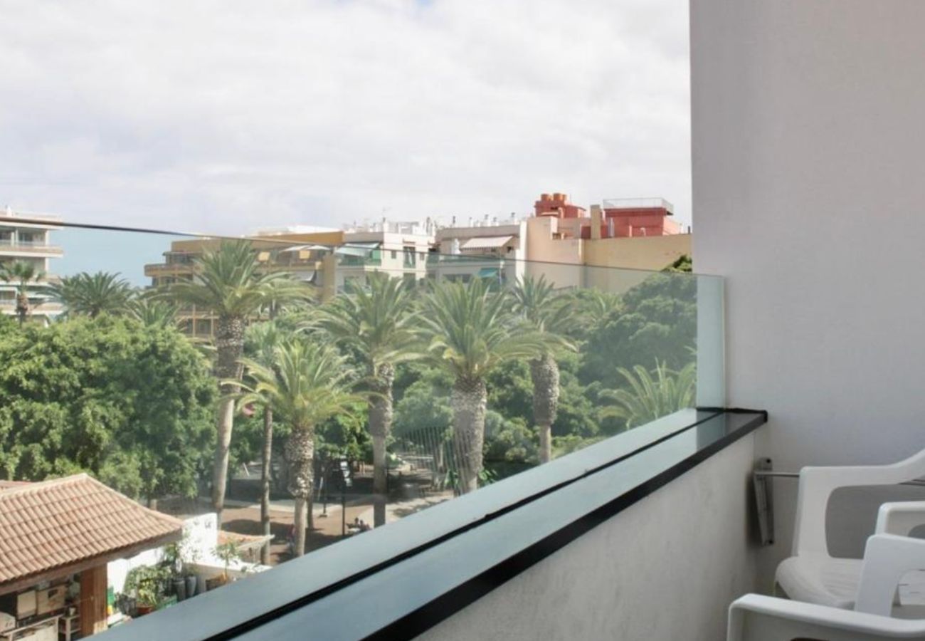 Aparthotel in Puerto de la Cruz - Double Room with Views in the Heart of Puerto de la Cruz