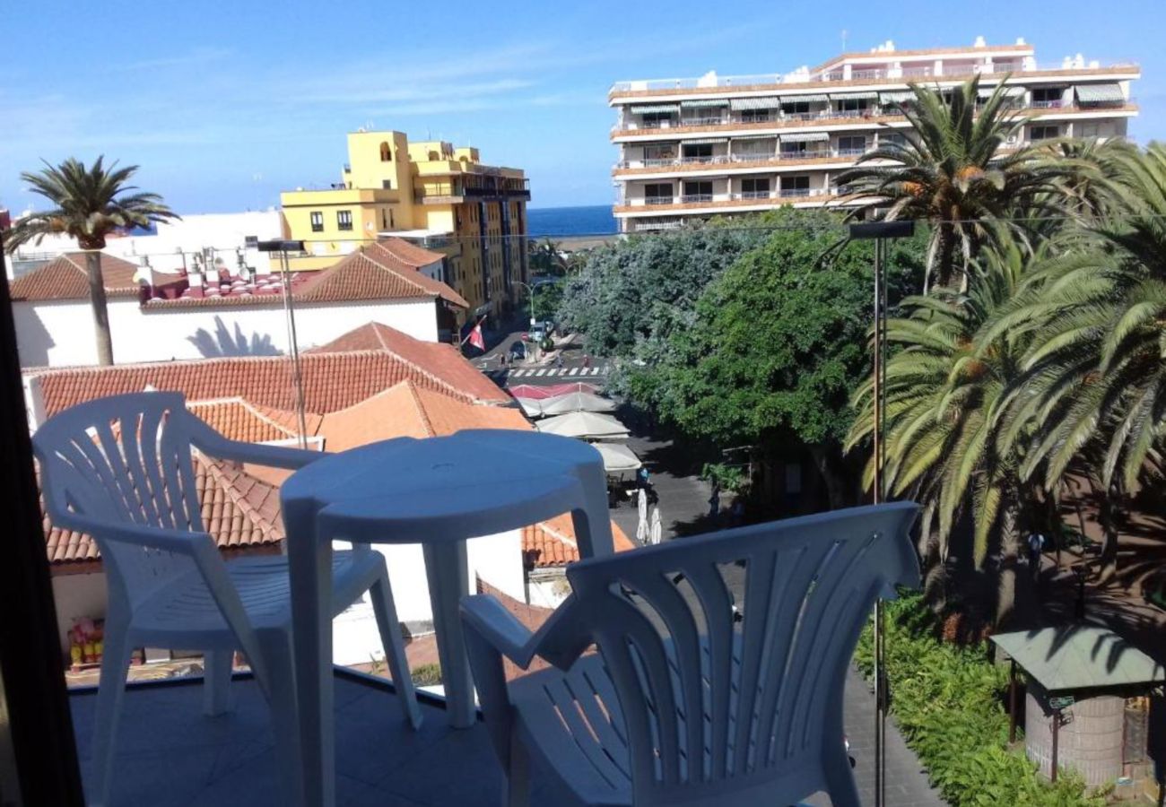Aparthotel in Puerto de la Cruz - Double Room with Views in the Heart of Puerto de la Cruz
